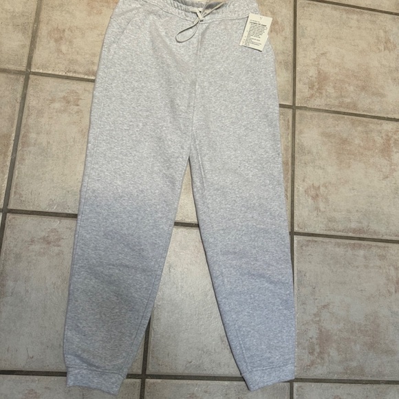 New Lululemon Loungeful HR Jogger in heathered gray - Picture 11 of 16